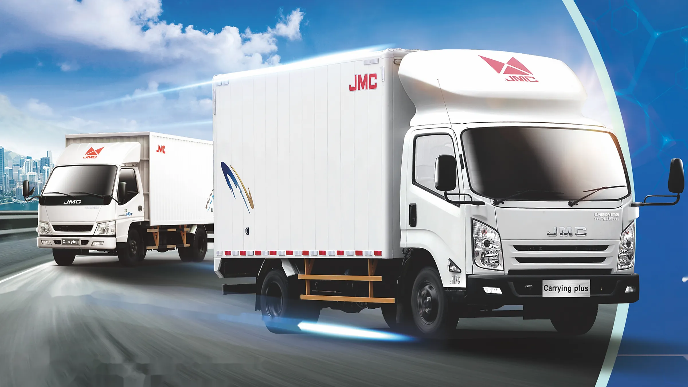Camion léger JMC Carrying Plus 3,5 T blanc à simple cabine et caisse fourgon